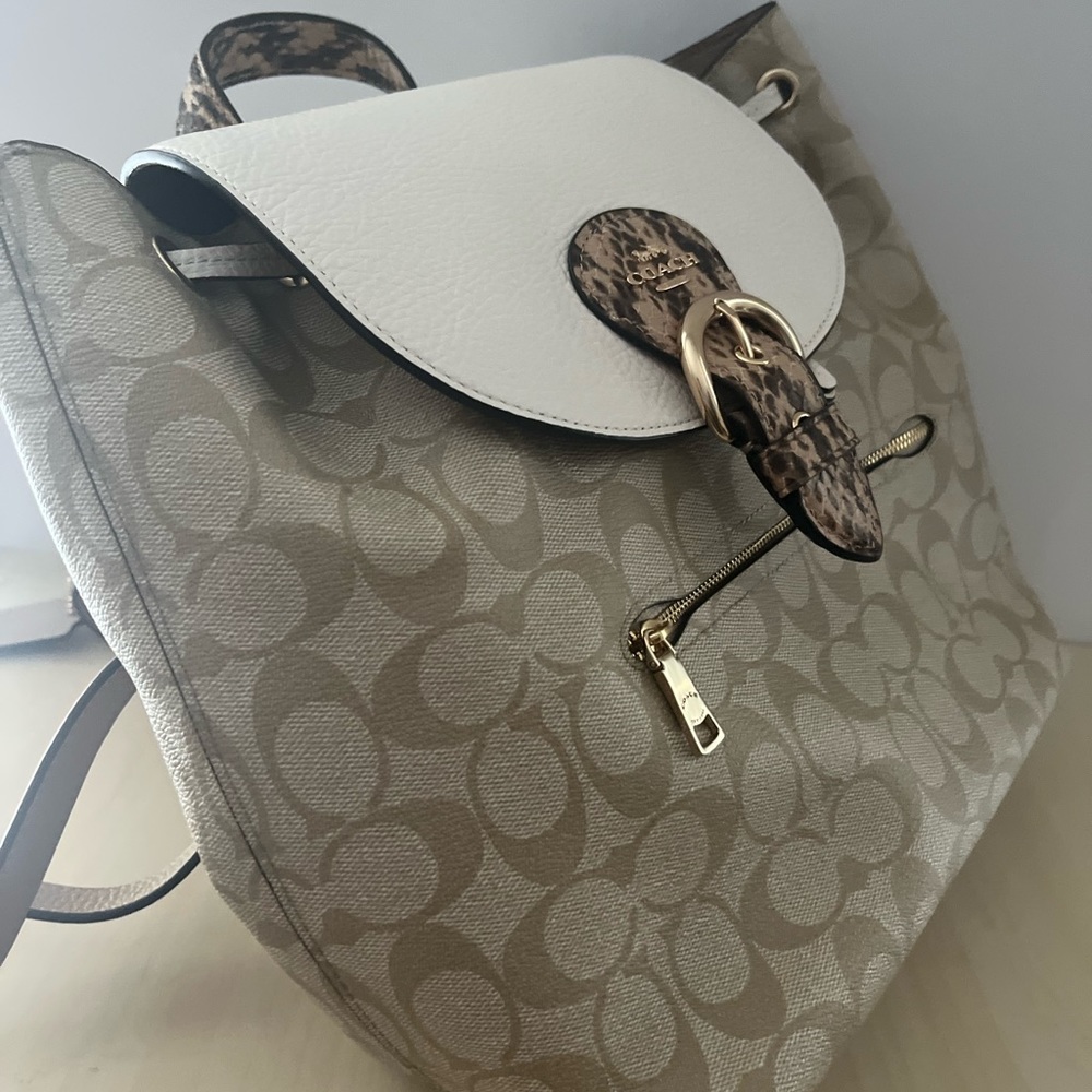 NWT COACH CA426 KLEO BACKPACK IN BLOCKED SIGNATURE CANVAS KHAKI CHALK BAG - Picture 4 of 10